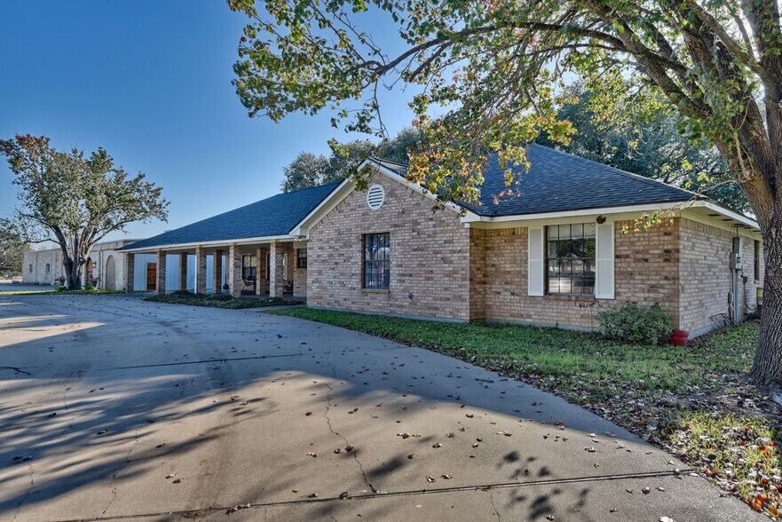 More Photos Of 10919 Highway 36, Bellville Restaurant For Sale