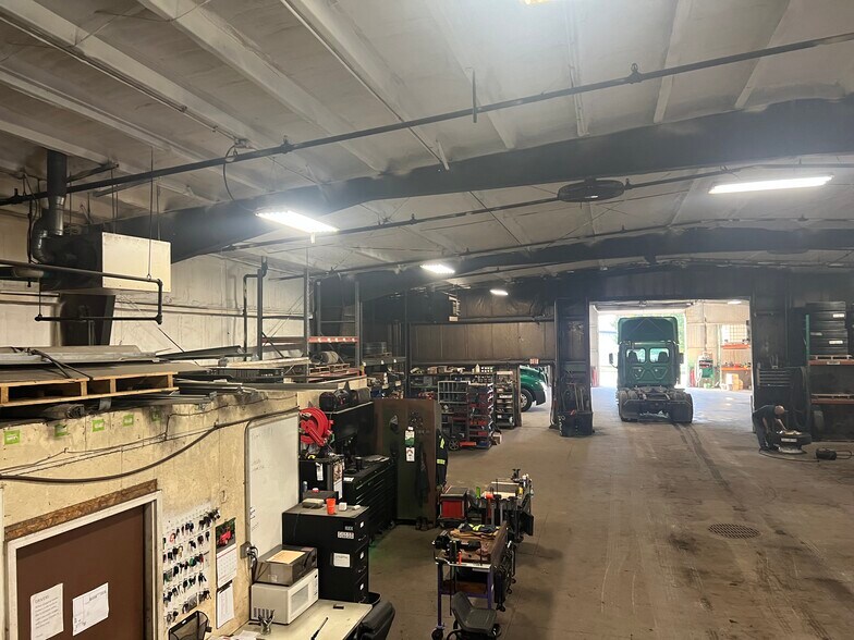 More Photos Of 2316 W Everett St, Appleton Industrial For Lease