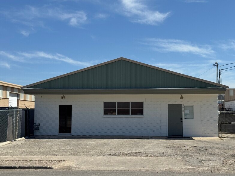More Photos Of 9010 Aero St, San Antonio Light Manufacturing For Sale