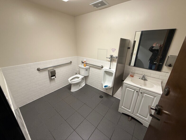 More Photos Of 1314 N King St, Honolulu Restaurant For Lease