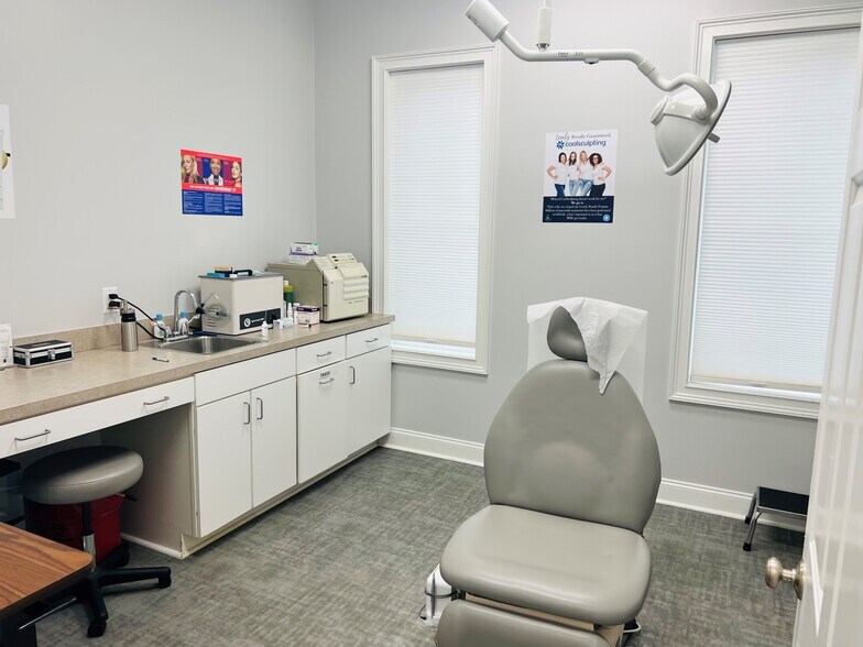 More Photos Of 56 Business Center Dr, Pawleys Island Medical For Sale