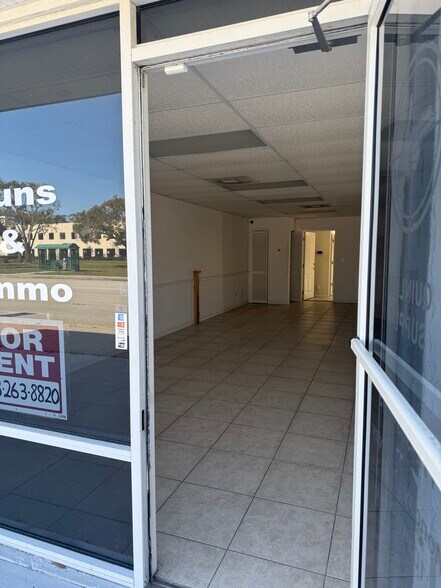 More Photos Of 1653 20th St, Vero Beach Office For Sale
