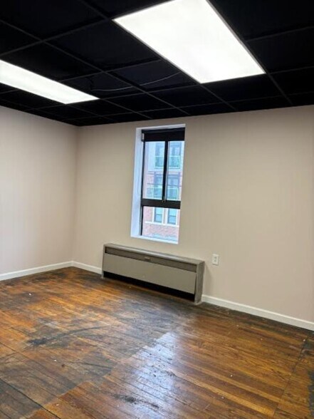 More Photos Of 600 S Washington Ave, Royal Oak Storefront Retail Office For Lease
