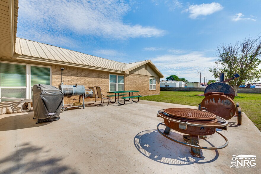 More Photos Of 5100 FM 715, Midland Warehouse For Sale
