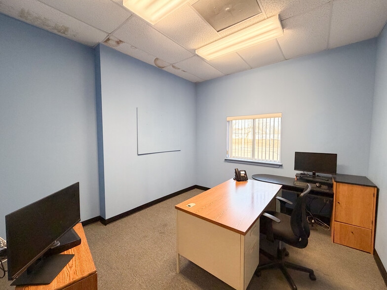 More Photos Of 147 Meriden Rd, Middlefield Garden Center For Sale