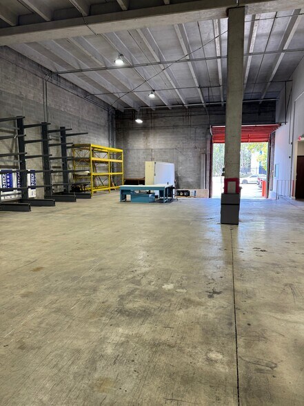More Photos Of 2050-2052 NW 93rd Ave, Miami Warehouse For Lease