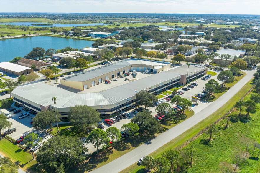 More Photos Of 313-407 Interstate Blvd, Sarasota Office For Lease