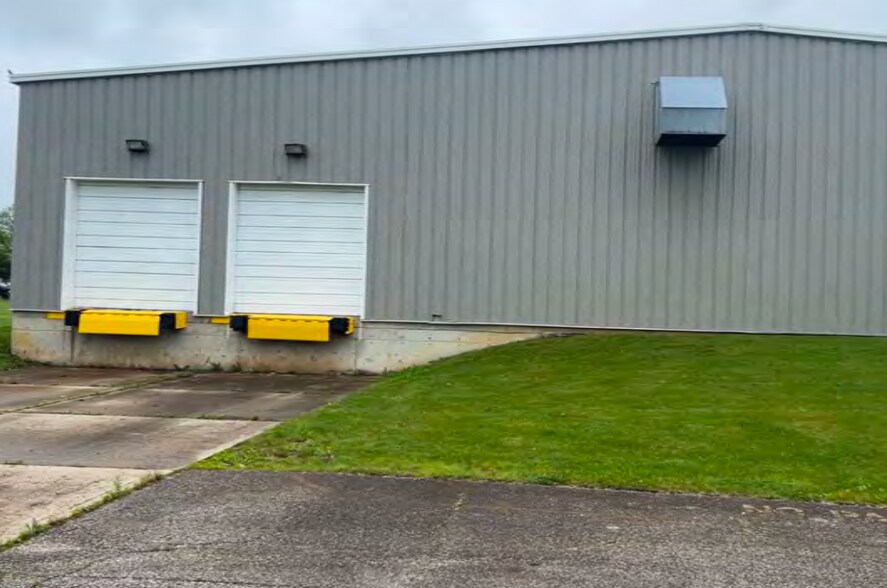 More Photos Of 4008 Borman Dr, Batavia Warehouse For Lease