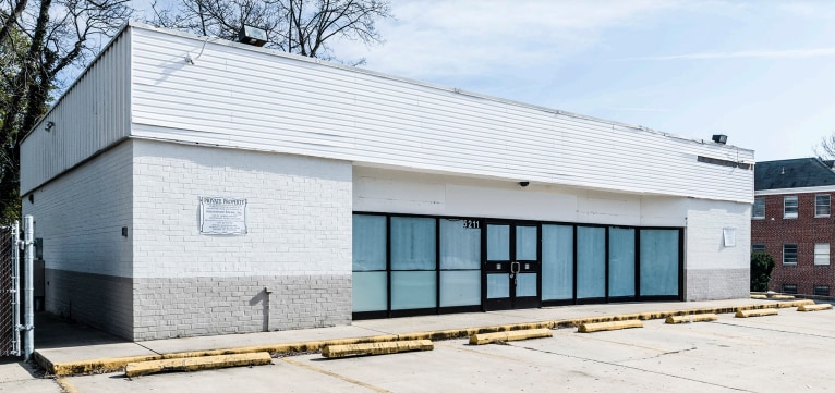 Primary Photo Of 5211 York Rd, Baltimore Convenience Store For Sale