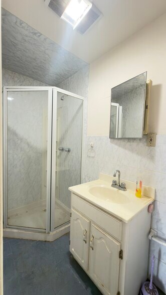 More Photos Of 327-333 53rd St, West New York Warehouse For Lease