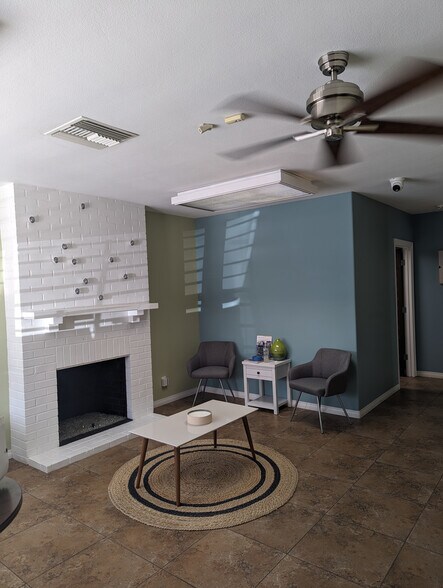 More Photos Of 201 E Ramon Rd, Palm Springs Office Residential For Lease