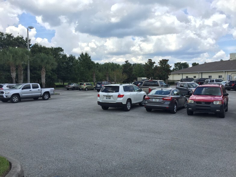 More Photos Of 5470-5476 Lithia Pinecrest Rd, Lithia Medical For Lease