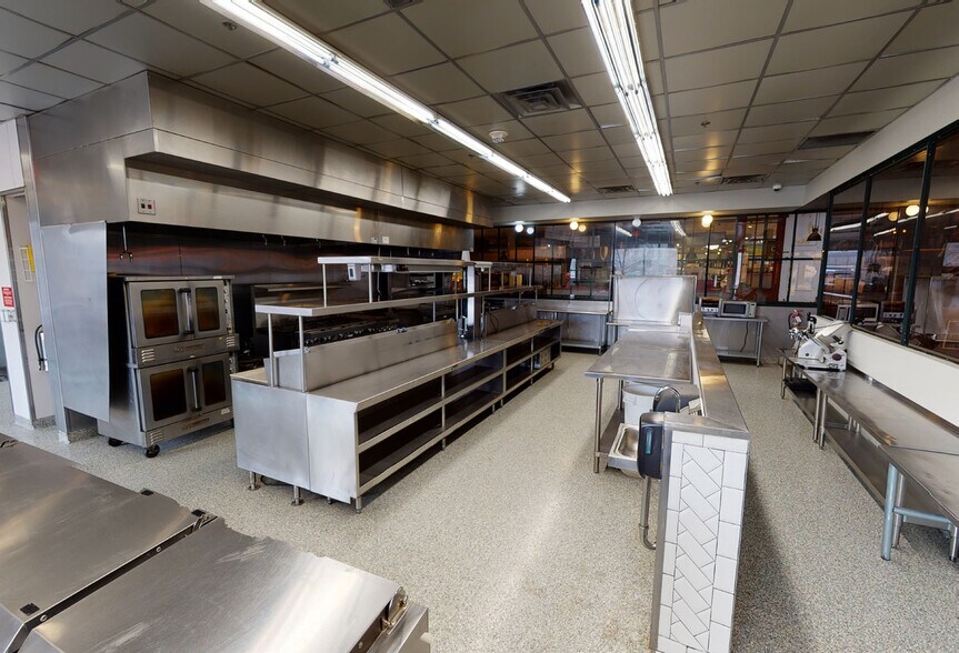 More Photos Of 435 Ionia Ave SW, Grand Rapids Freestanding For Lease