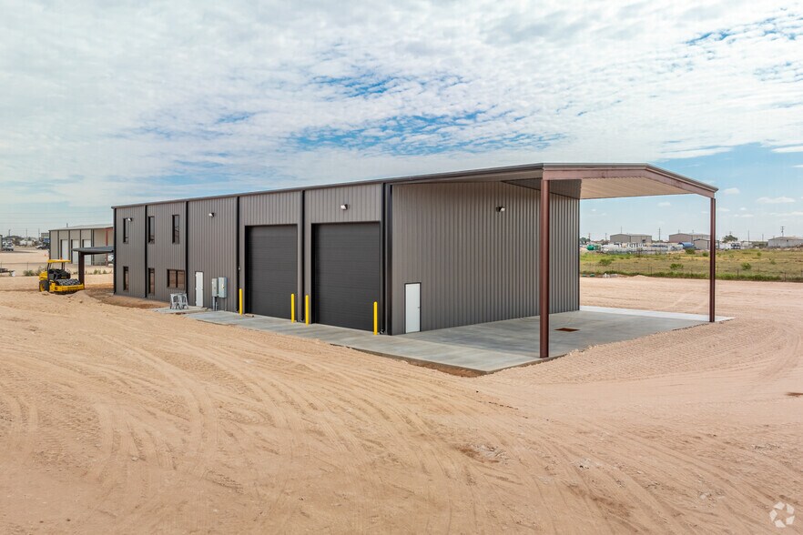 More Photos Of 4710 County Road 134, Midland Warehouse For Lease