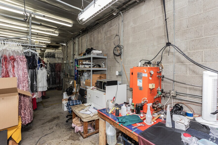 More Photos Of 4444 Union Pacific Ave, Commerce Warehouse For Sale