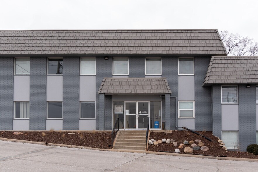 More Photos Of 4848 S 120th St, Omaha Loft Creative Space For Lease