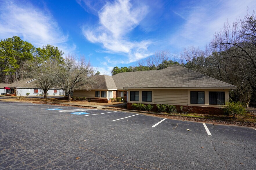 More Photos Of 2950 Stone Hogan Connector Rd SW, Atlanta Medical For Sale