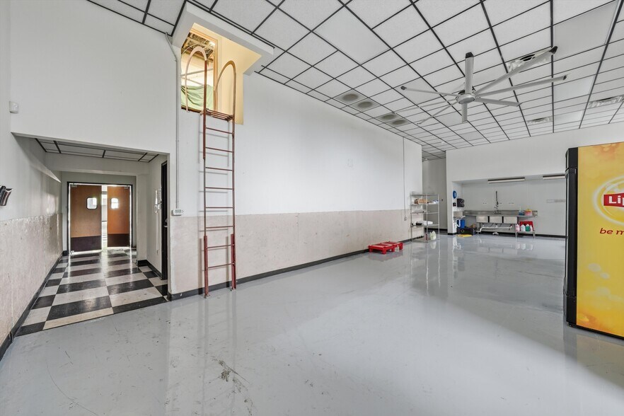 More Photos Of 1505 N 15th St, Waco Supermarket For Lease