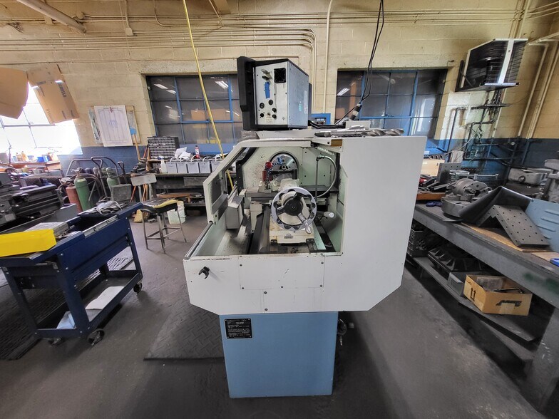 More Photos Of 15321 W Eleven Mile Rd, Oak Park Manufacturing For Sale