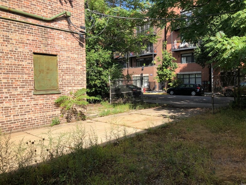 More Photos Of 3162 W Grand Ave, Chicago Warehouse For Lease