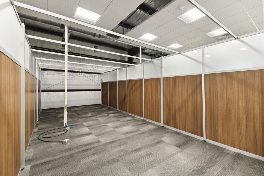 More Photos Of 924 Hale Ave, Brooksville Office For Sale