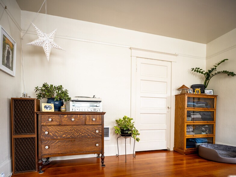 More Photos Of 3911 SE 28th Pl, Portland Apartments For Sale