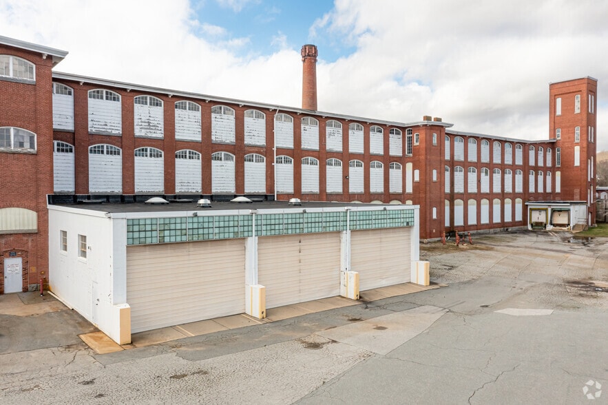 More Photos Of 340 Waterman Ave, Smithfield Warehouse For Lease