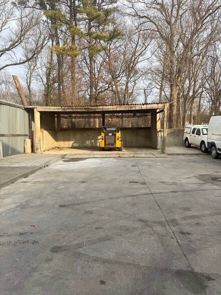 More Photos Of 69 Horseblock Rd, Centereach Service For Lease