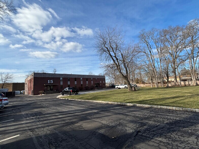 More Photos Of 15 Oak Rd, Fairfield Warehouse For Lease