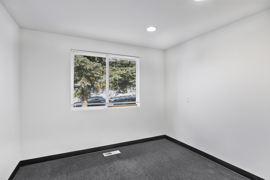 More Photos Of 909 SE 2nd St, Bend Office For Sale
