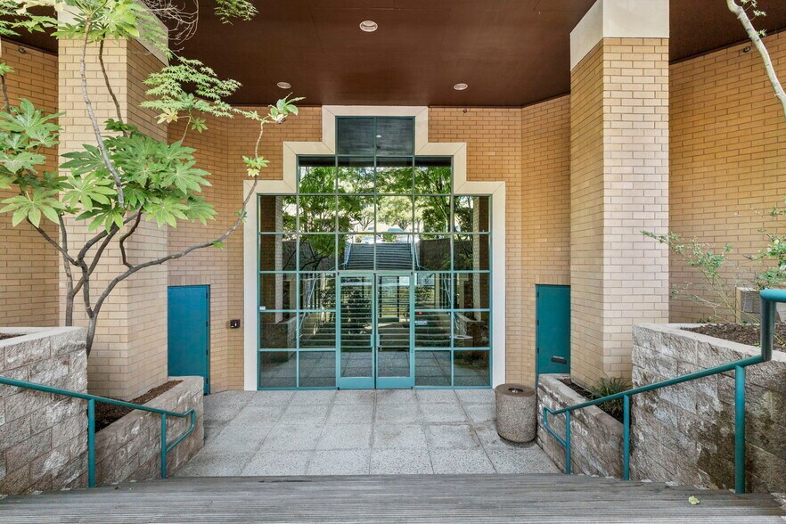 More Photos Of 13620 Lincoln Way, Auburn Office For Sale