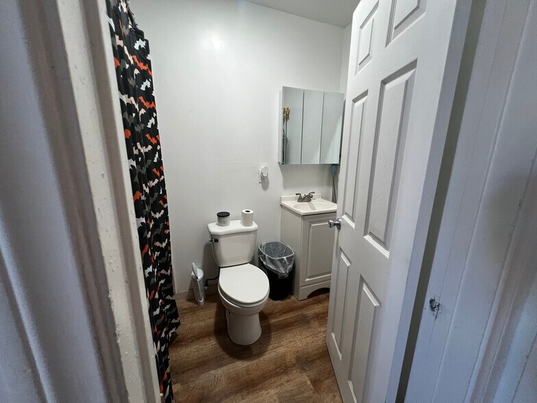 More Photos Of 4071 S Main St, Los Angeles Storefront Retail Residential For Sale