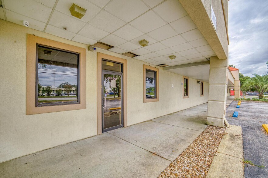 More Photos Of 1851 St Mary Ave, Pensacola Medical For Lease