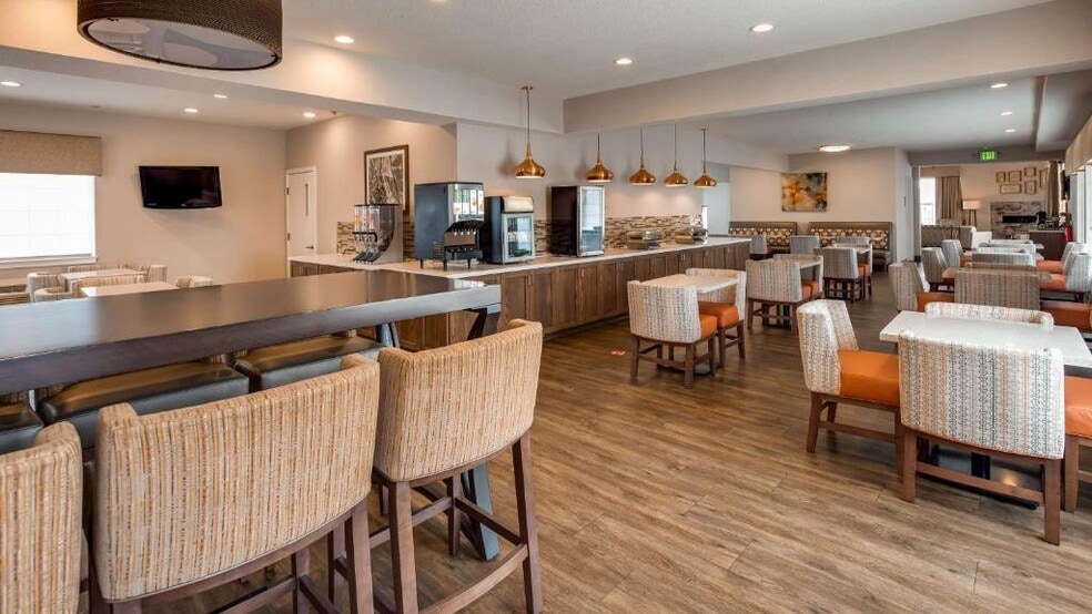 More Photos Of 3500 Broadway, Eureka Hotel For Sale