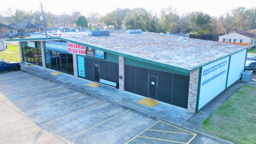 More Photos Of 4502 Center St, Deer Park Freestanding For Lease