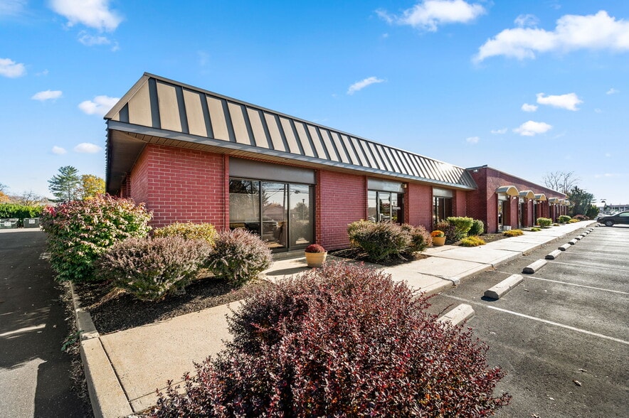 More Photos Of 2031 N Broad St, Lansdale Medical For Sale