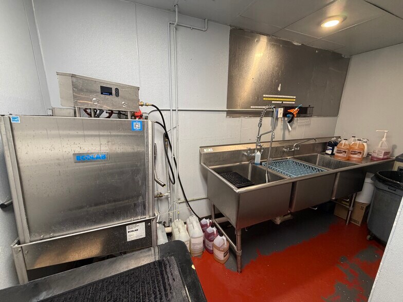 More Photos Of 1111 E Park Ave, Anaconda Restaurant For Sale