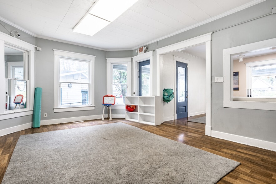 More Photos Of 7507 Michigan Rd, Indianapolis Daycare Center For Sale