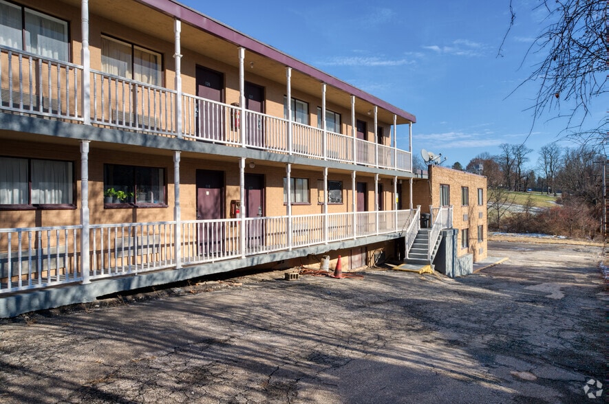 8857 University Blvd, Coraopolis, PA 15108 Hotel For Sale