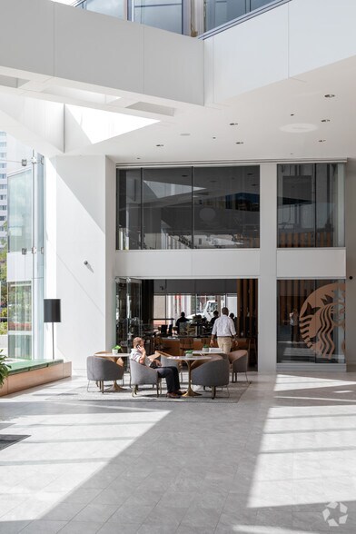 More Photos Of 250 W Pratt St, Baltimore Office For Lease