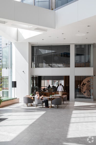 More Photos Of 250 W Pratt St, Baltimore Office For Lease