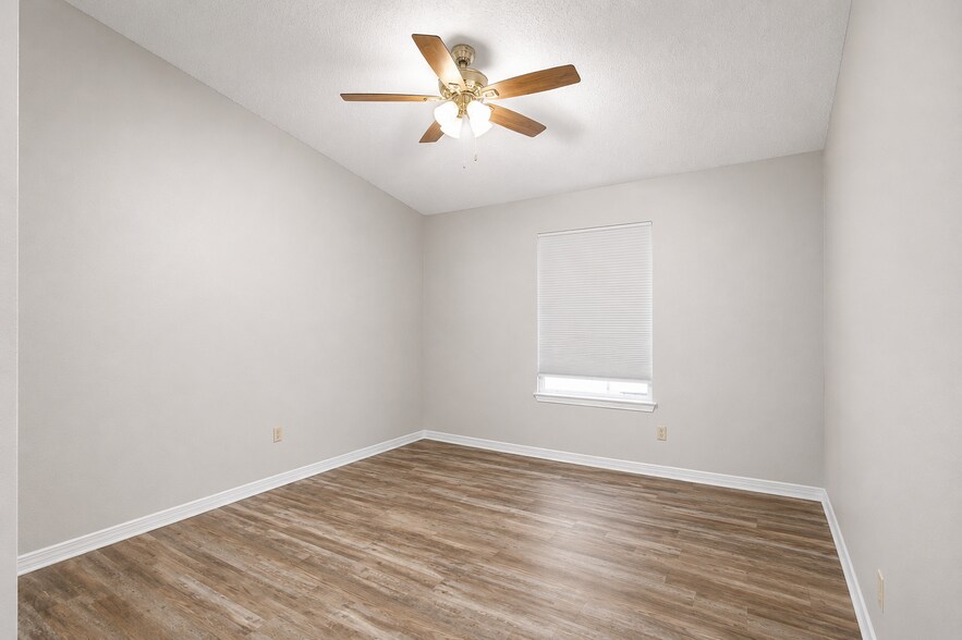 More Photos Of 2303 W Michigan Ave, Pensacola Apartments For Sale