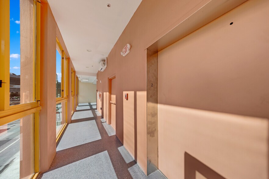 More Photos Of 123 NW 14th st, Miami Flex For Lease