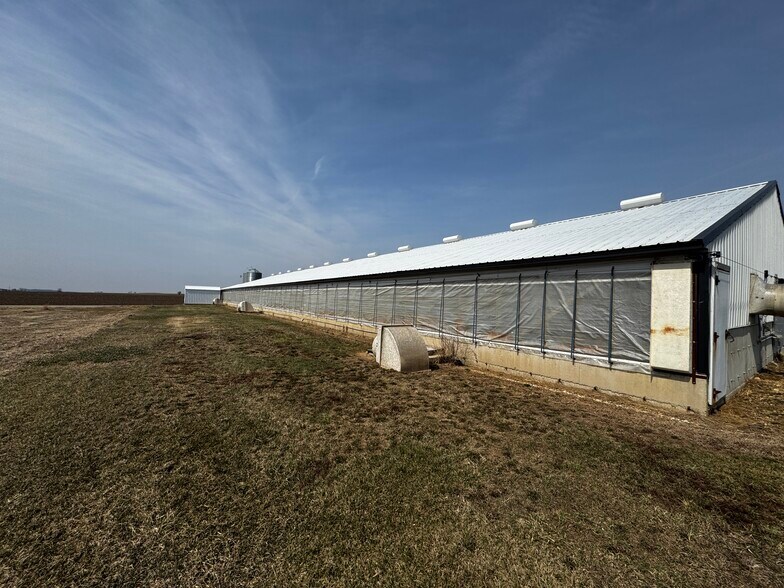 More Photos Of N5000 Co M hwy, Darien Warehouse For Sale