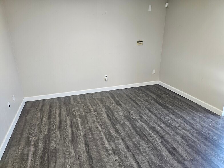 More Photos Of 424 Kelley Dr, West Berlin Light Distribution For Lease