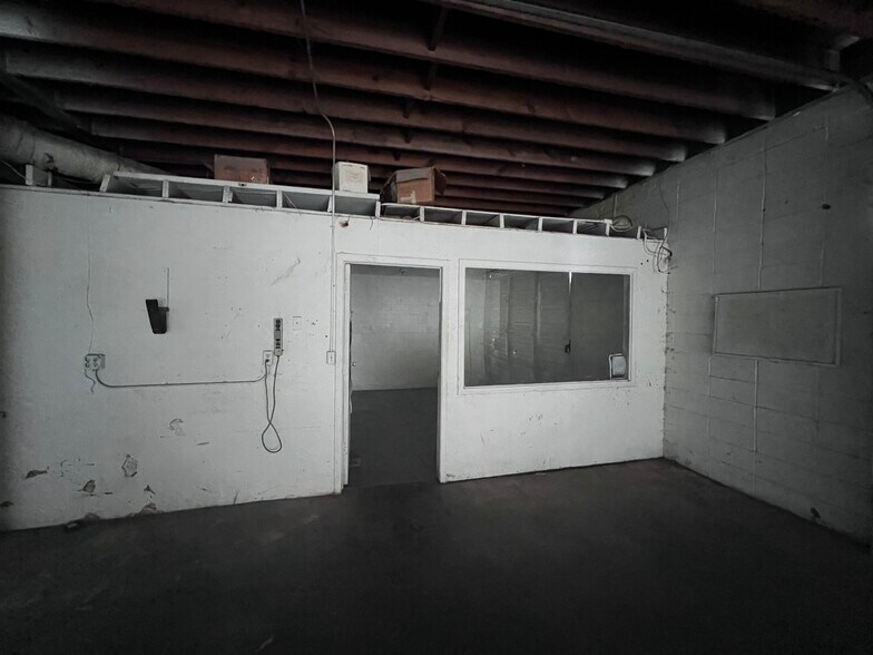 More Photos Of 5811 S Owasso Ave, Tulsa Warehouse For Lease