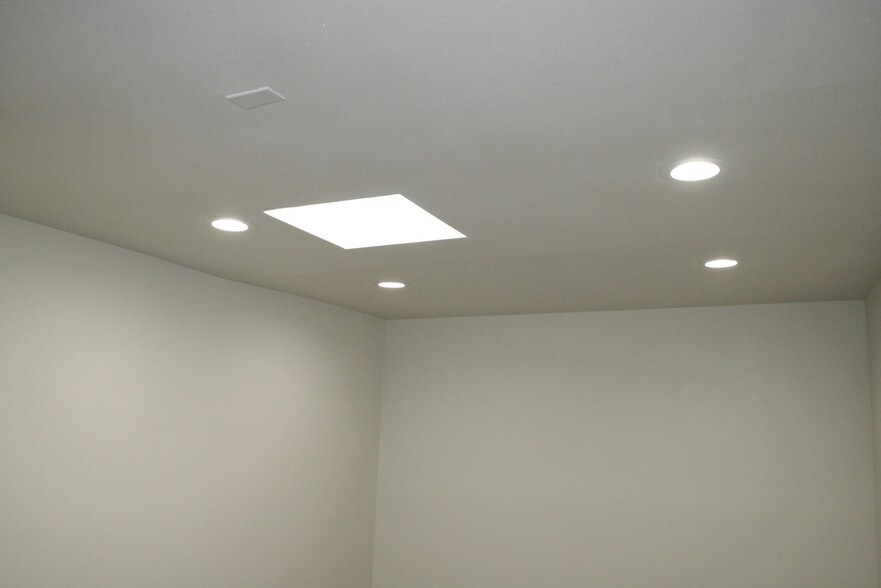 More Photos Of 25915 Senator Ave, Harbor City Warehouse For Lease