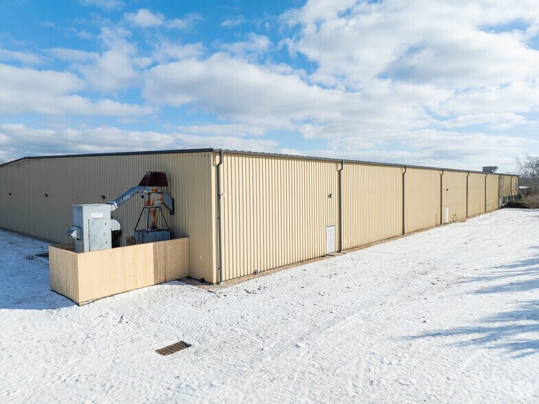 More Photos Of 1852 Old Country Rd, Riverhead Manufacturing For Sale