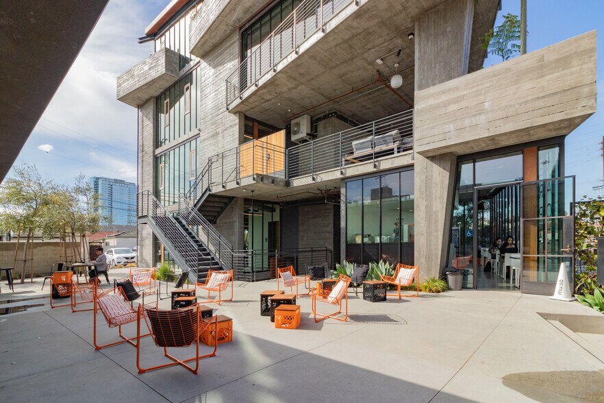 More Photos Of 5788 W Adams Blvd, Los Angeles Office For Lease