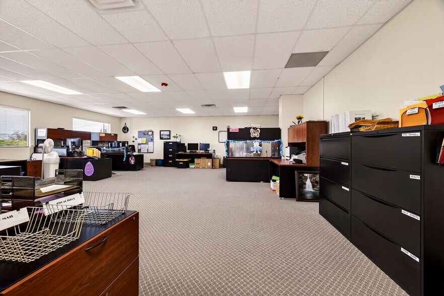More Photos Of 604 E Walker St, Orland Office For Sale